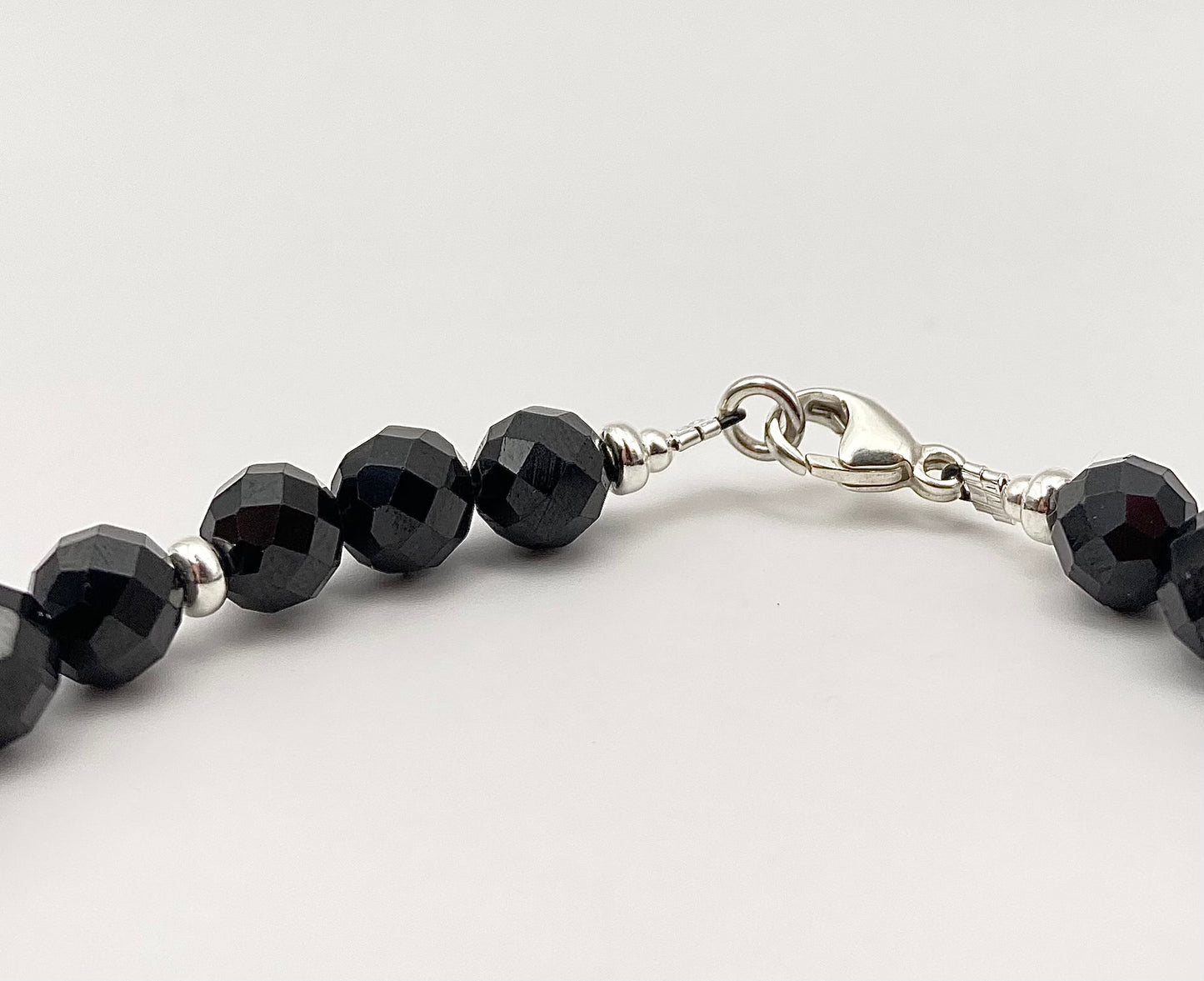 Bracelet Spinelle noire facettes