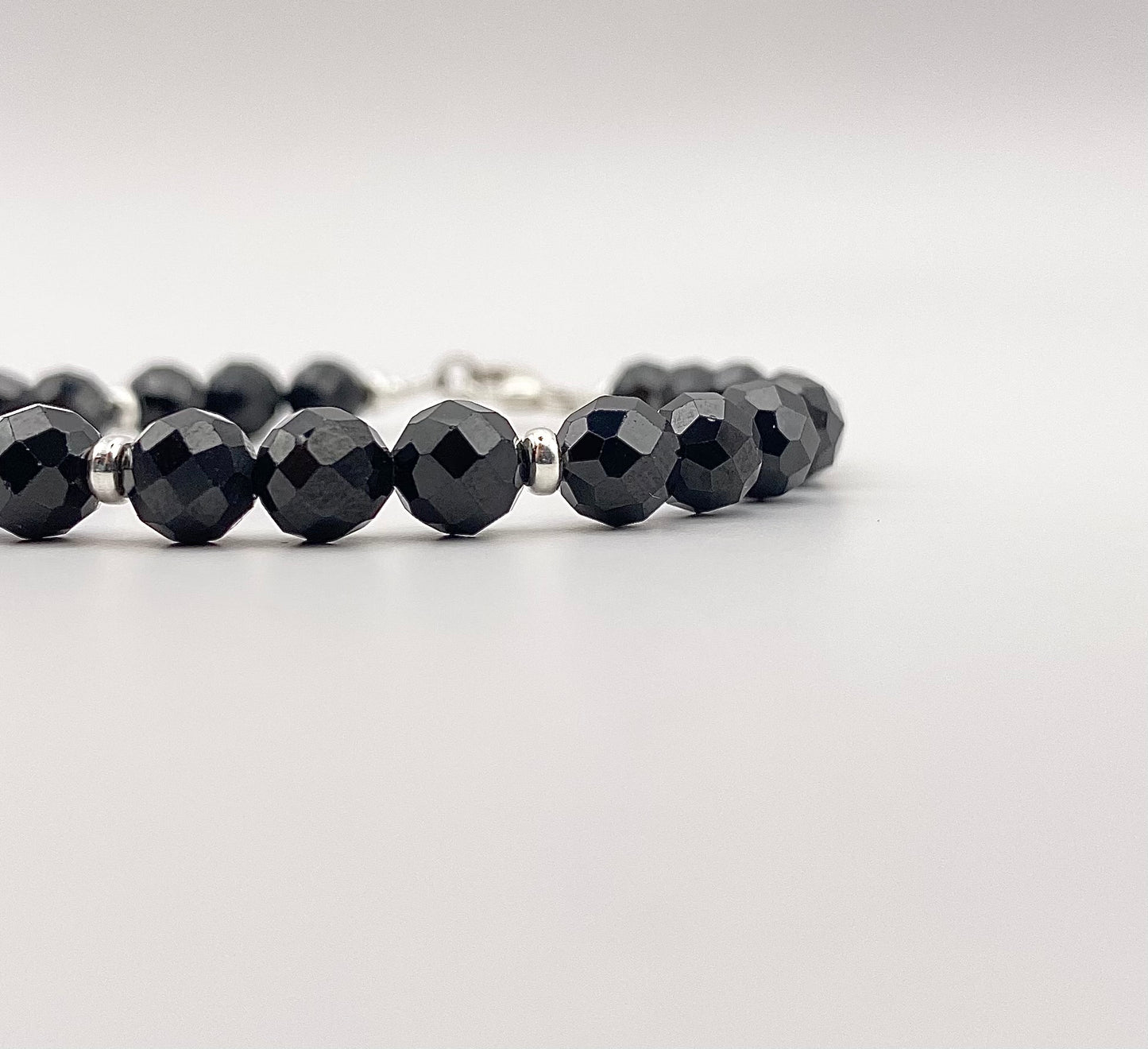 Bracelet Spinelle noire facettes